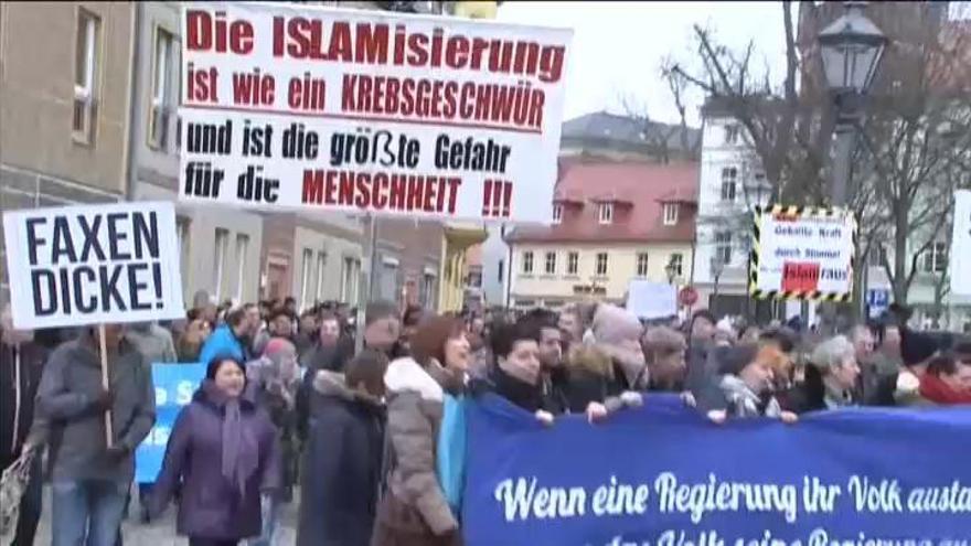 Tensiones en una localidad alemana a favor y en contra de la acogida de refugiados