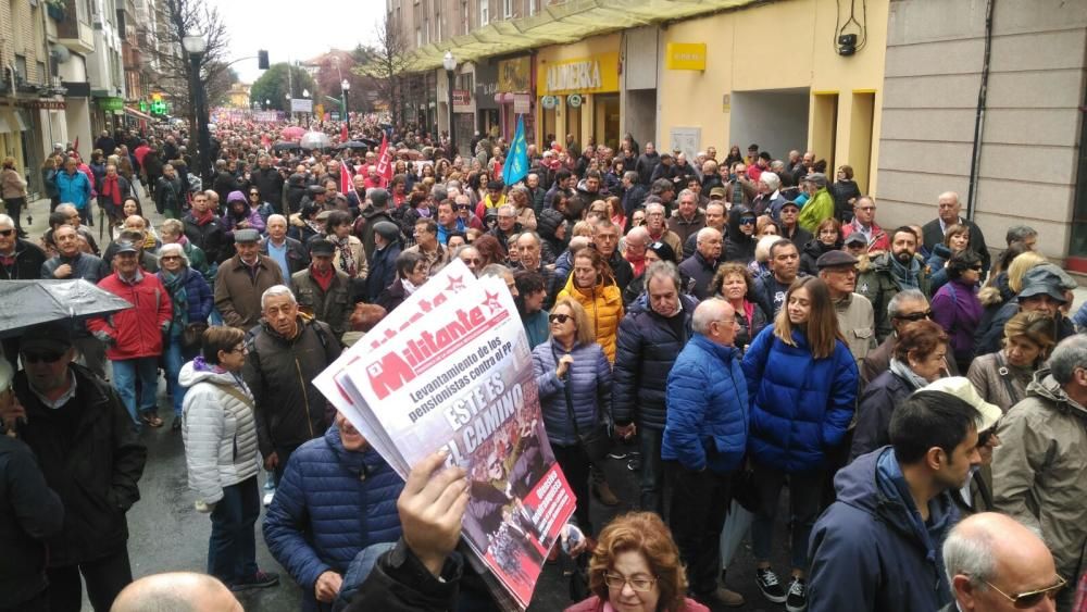 Miles de personas se manifiestan en Gijón en defensa del sistema público de pensiones