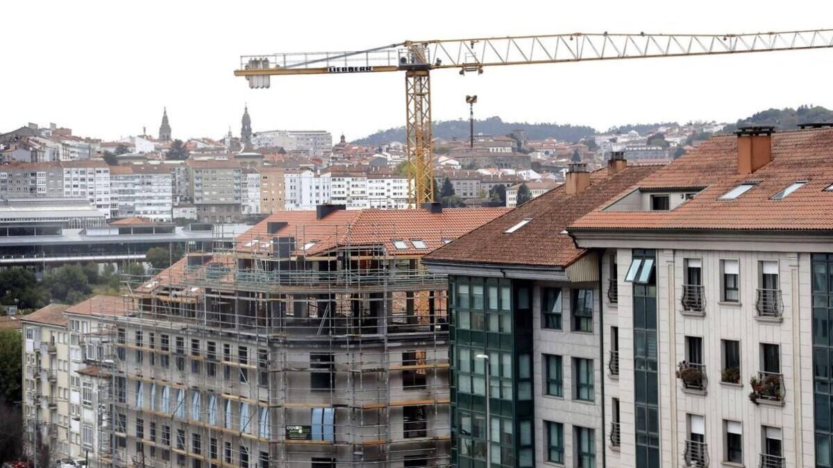 Un edificio de viviendas que actualmente se está construyendo en O Restollal