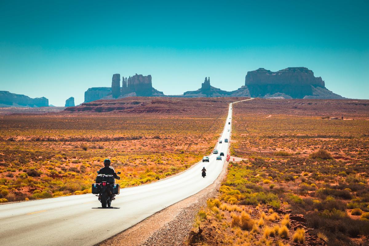 El paisaje es distinto, pero el espíritu de la Ruta 99 española es idéntico a la icónica Ruta 66 americana.
