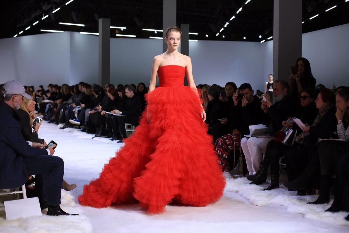 Giambattista Valli Alta Costura Primavera-Verano 2016: diseños vaporosos