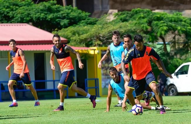 Entrenamiento UD Las Palmas en Barranco Seco ...