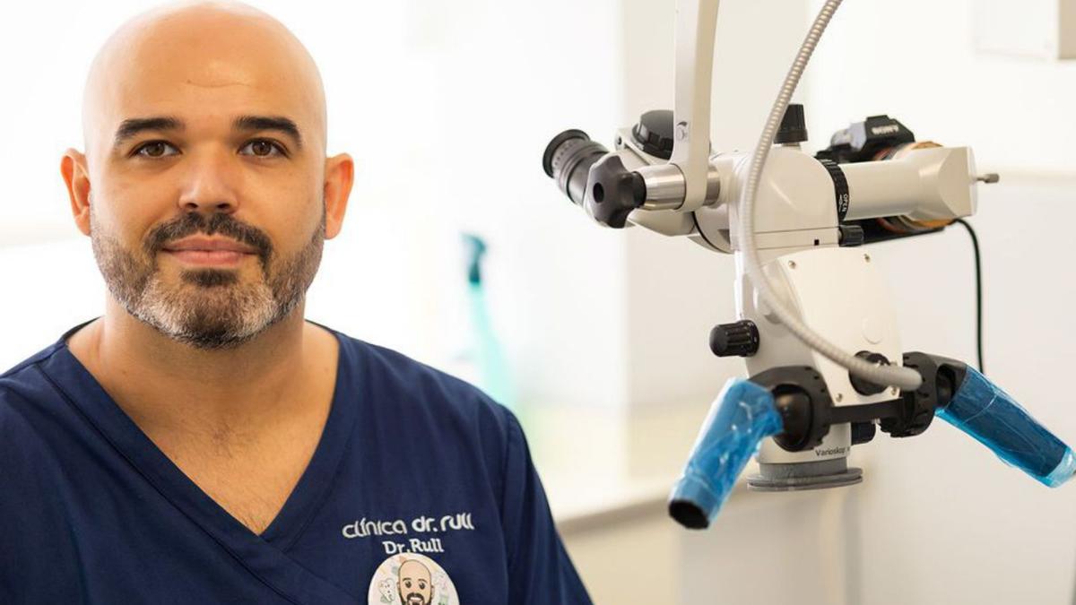 El odontólogo José Luis Rull dirige la clínica familiar desde 2015. |