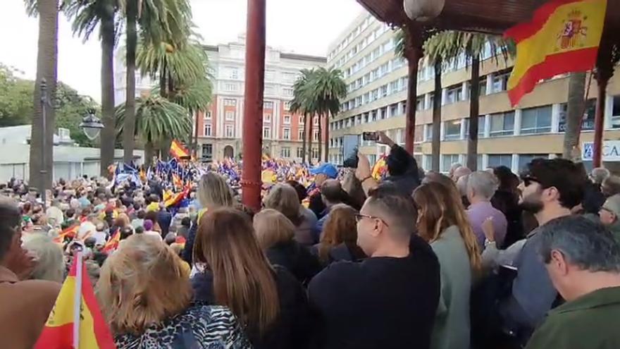 Miles de personas se concentran en A Coruña contra la amnistía y "por la igualdad de los españoles"