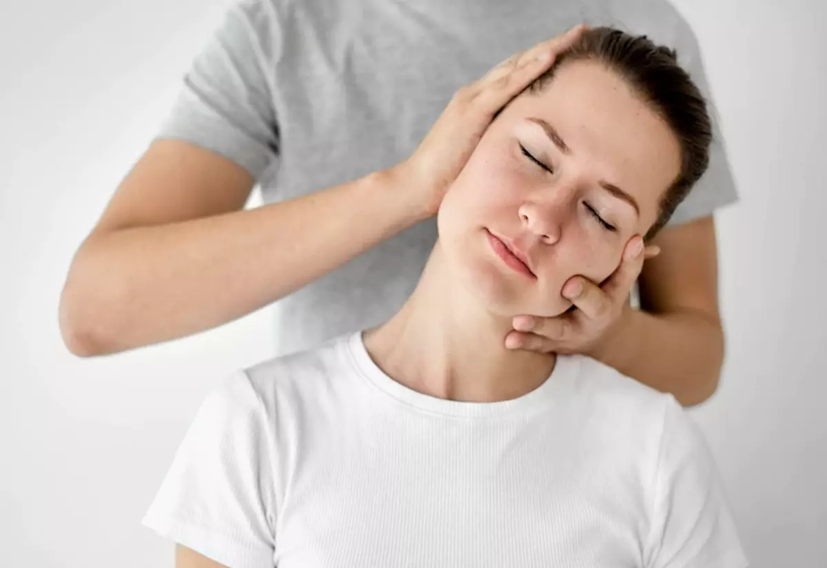 El dolor de cabeza puede estar causado por patologías o alteraciones a nivel cervical o en la articulación temporomandibular.