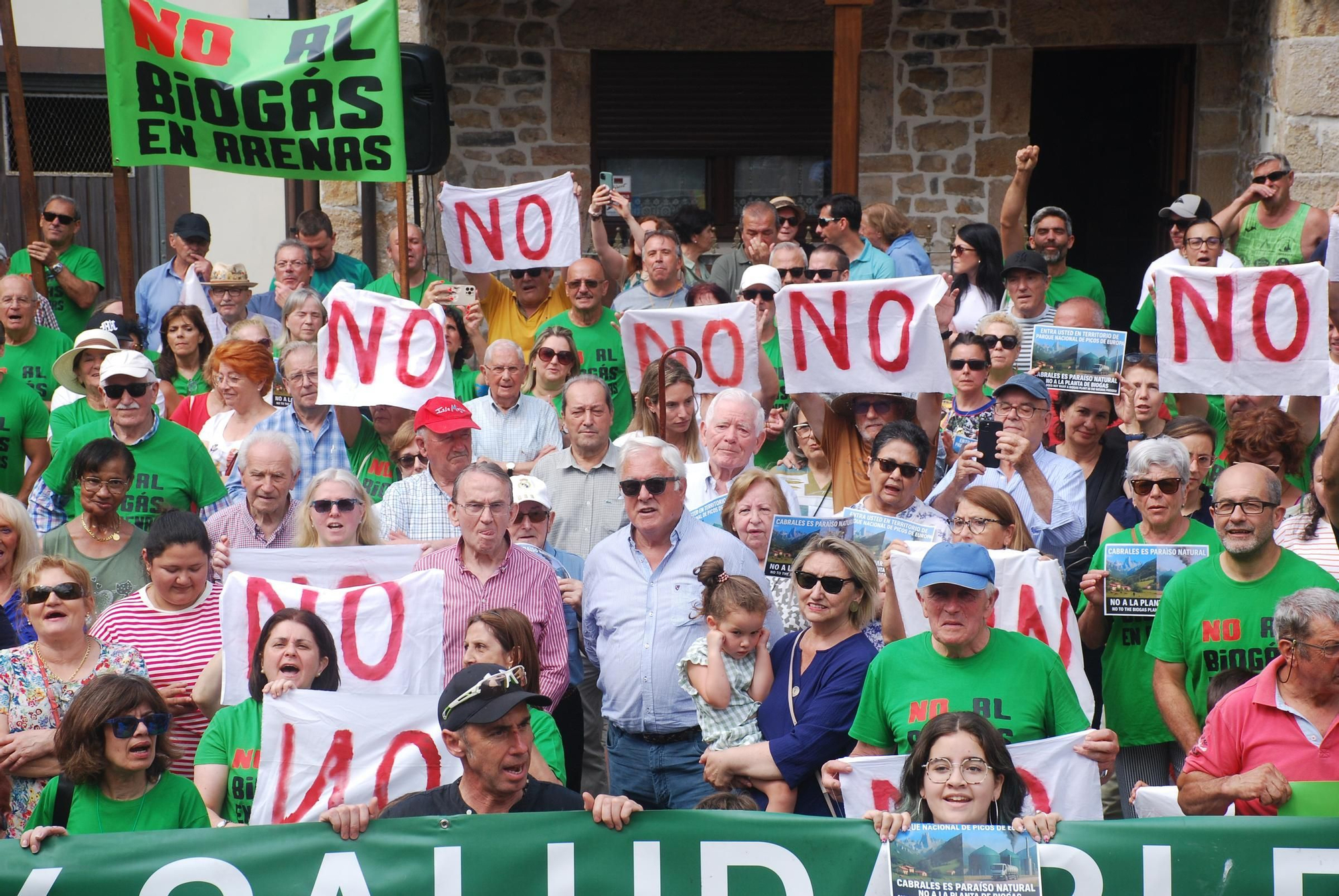 Manifestación contra la planta de biogás en Arenas de Cabrales