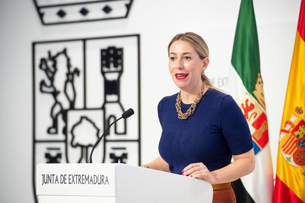 La presidenta de la Junta de Extremadura, María Guardiola, en rueda de prensa