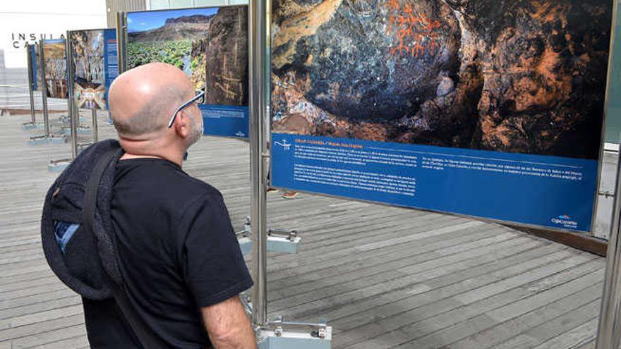 La muestra &#039;Escrito en piedra&#039; retrata la belleza arqueológica de las Islas