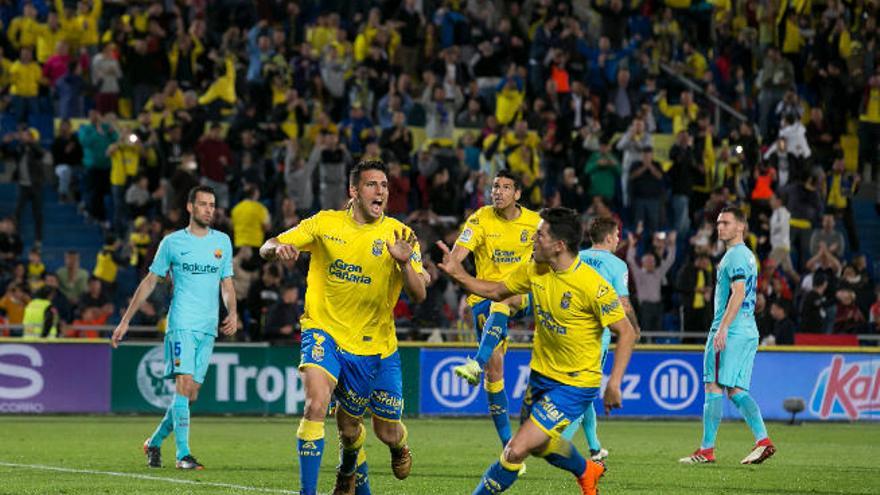 Calleri, Vicente y Jairo celebran el gol de penalti del argentino contra el FC Barcelona el pasado 1 de marzo.