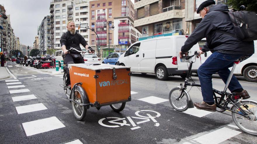 La UE aconseja repartir en bicicleta las mercancías de hasta 250 kg en las ciudades
