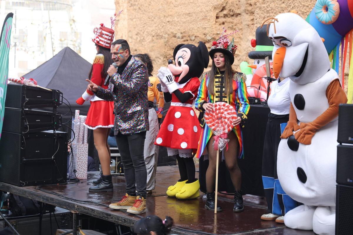 Los niños de Cáceres celebran el año nuevo con música y gominolas en lugar de uvas Los niños de Cáceres celebran el año nuevo con música y gominolas en lugar de uvas