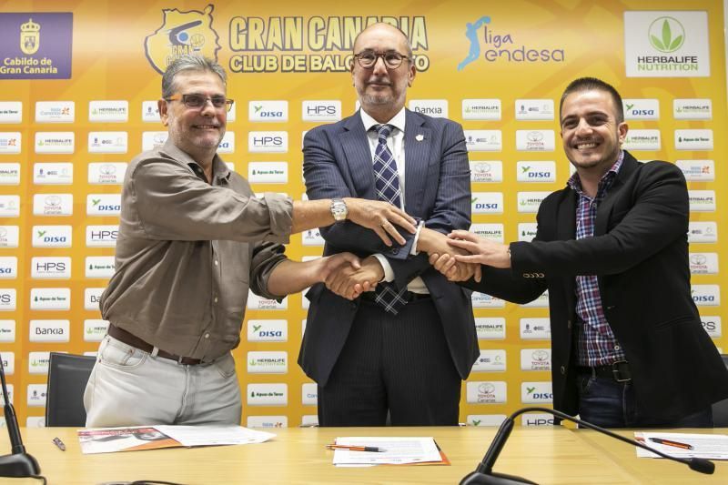 06.11.18. Las Palmas de Gran Canaria. Baloncesto, firma convenio entre el CB Gran Canaria y el Carné Joven. Gran Canaria Arena.  Foto Quique Curbelo  | 06/11/2018 | Fotógrafo: Quique Curbelo