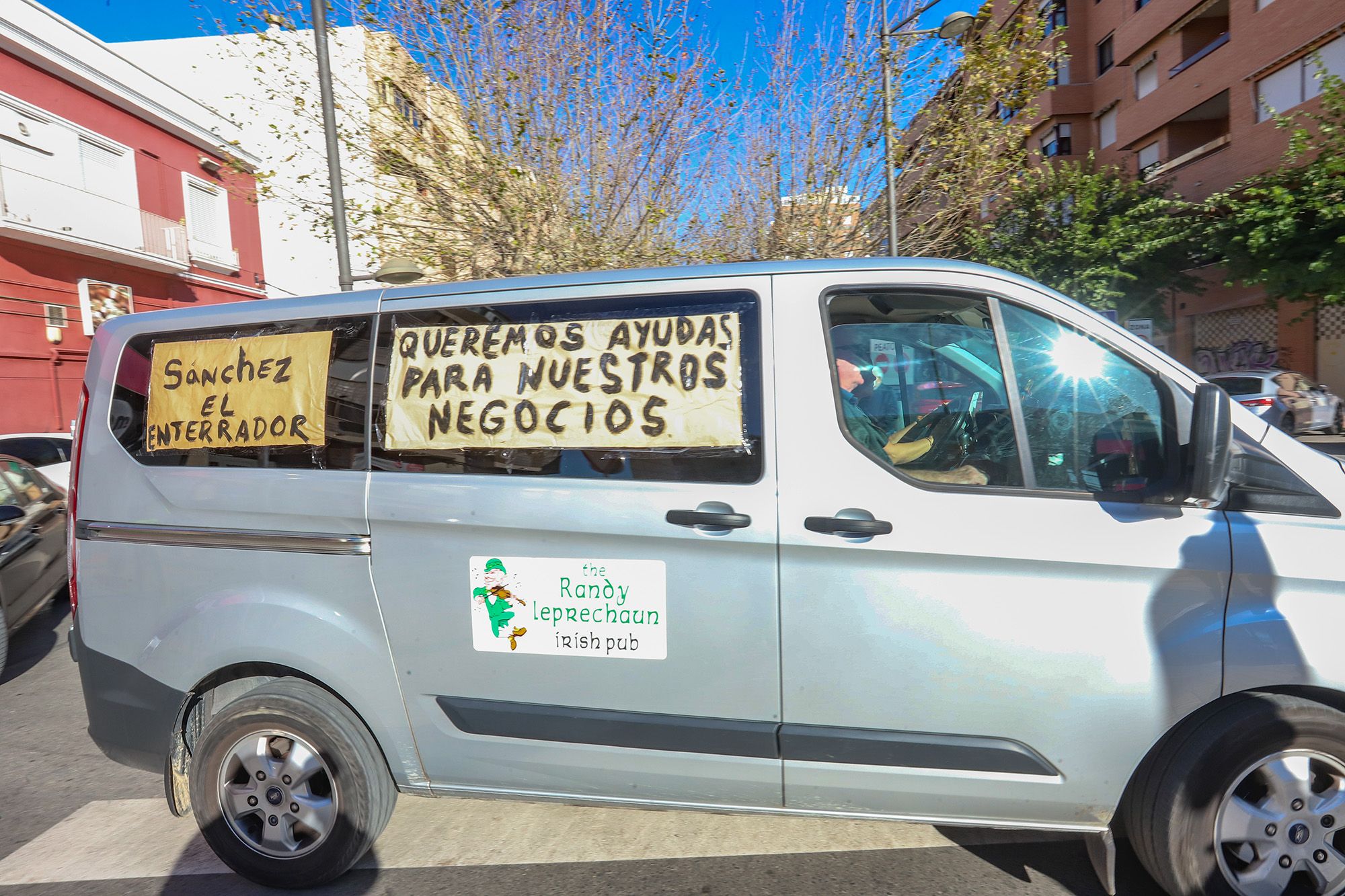 Tensión y mucha policía en Orihuela por la llegada de Pedro Sánchez para inaugurar el AVE