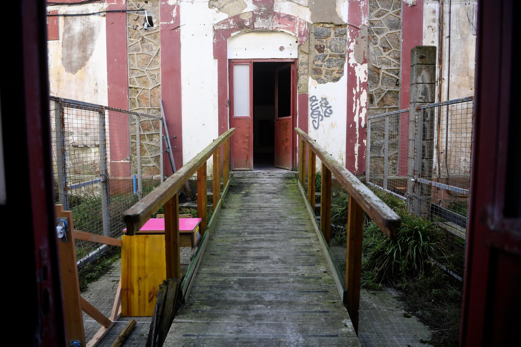 Pintadas, suciedad y abandono en la antigua cárcel provincial de A Coruña