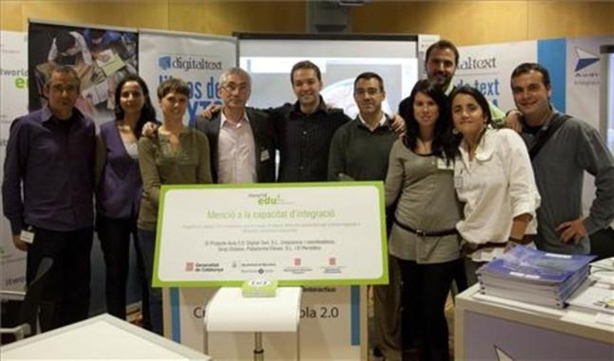 L’equip de Digital-Text recollint el premi de l’ITWorldEdu. L’equip de Digital-Text recollint el premi de l’ITWorldEdu.