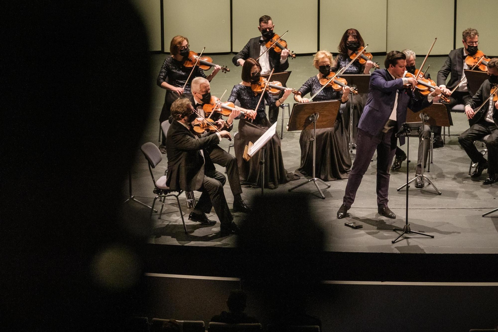 Concierto de la Orquesta de Cámara de Lituania, con Sergej Krylov como violín y concertino