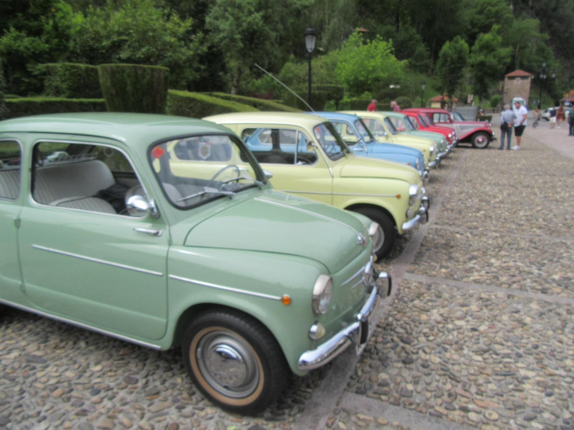 Concentración de Seat 600 y otros coches clásicos en Covadonga