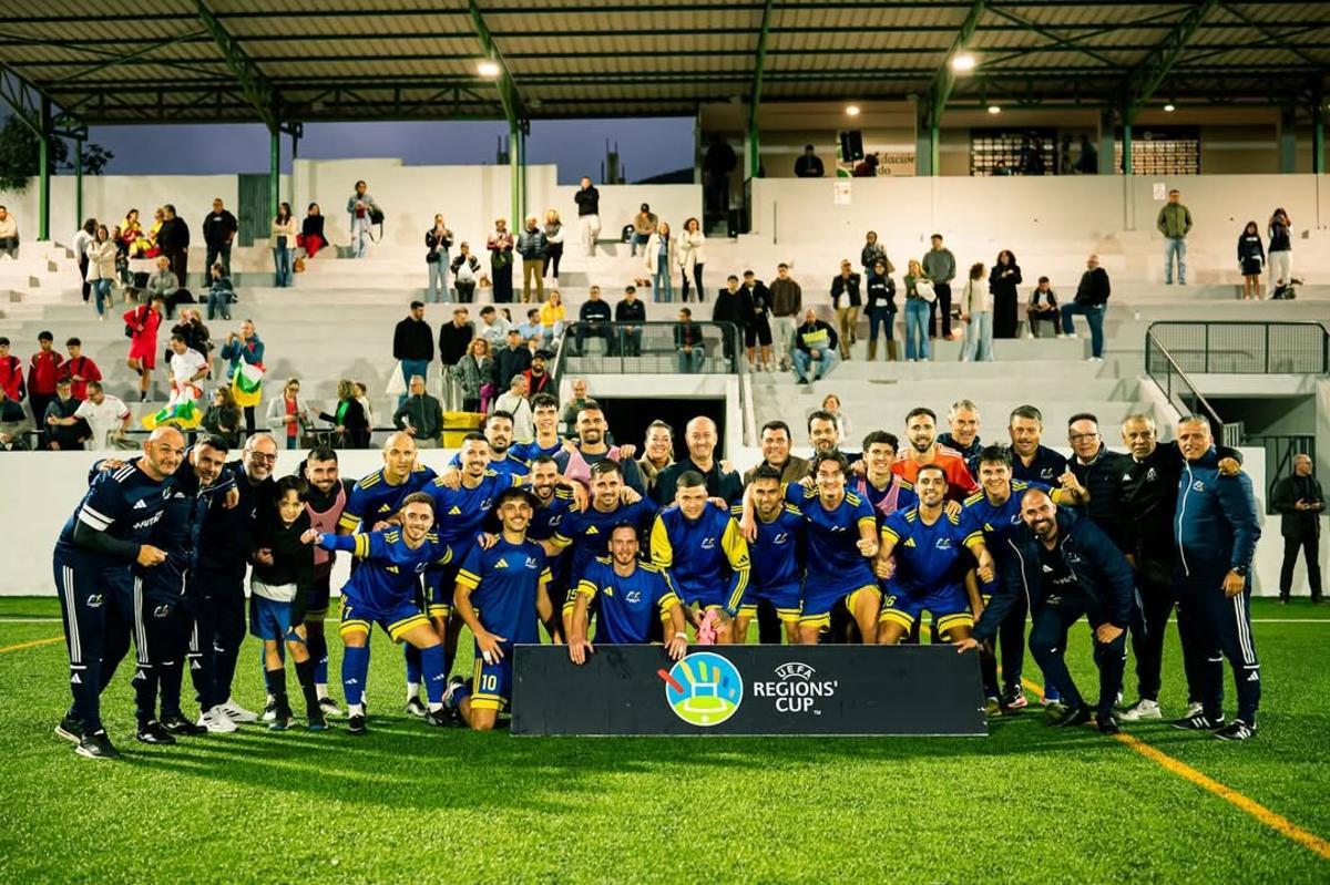La selección canaria después de vencer a La Rioja y sellar su clasificación a la fase final de la Copa de las Regiones.