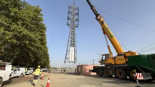 Así han desmantelado las torres de alta tensión de la calle del Infierno