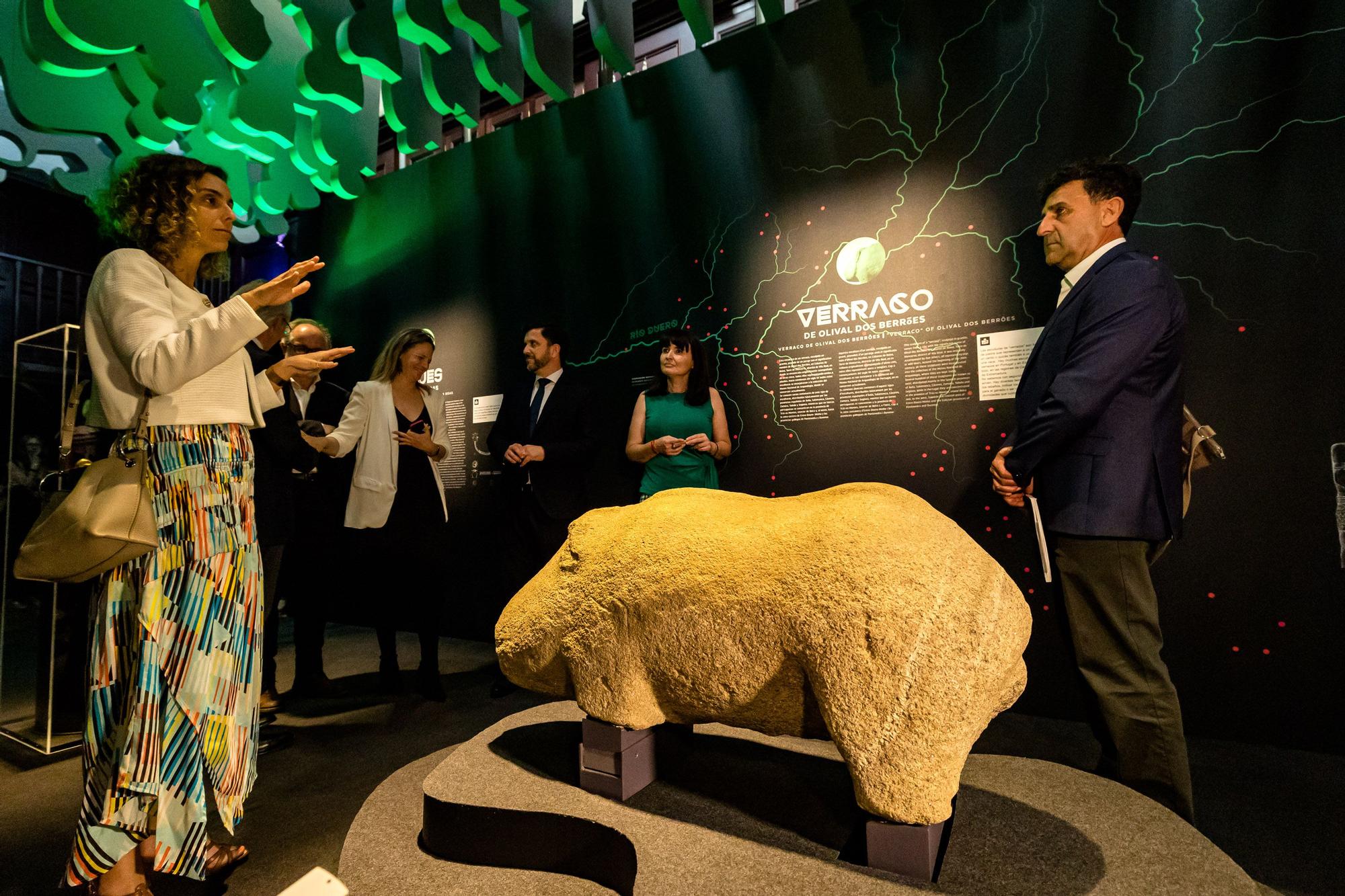 Las tres piezas son consideradas tesoros nacionales de Portugal. Una de ellas, el Torques de Vilas Boas, es la primera vez que sale del museo lisboeta.