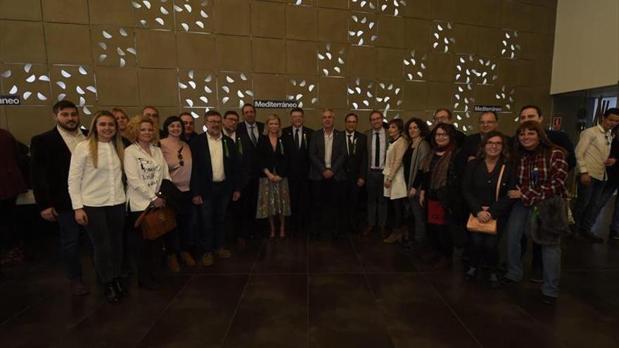 El president de la Generalitat bien rodeado en la Bodeguilla