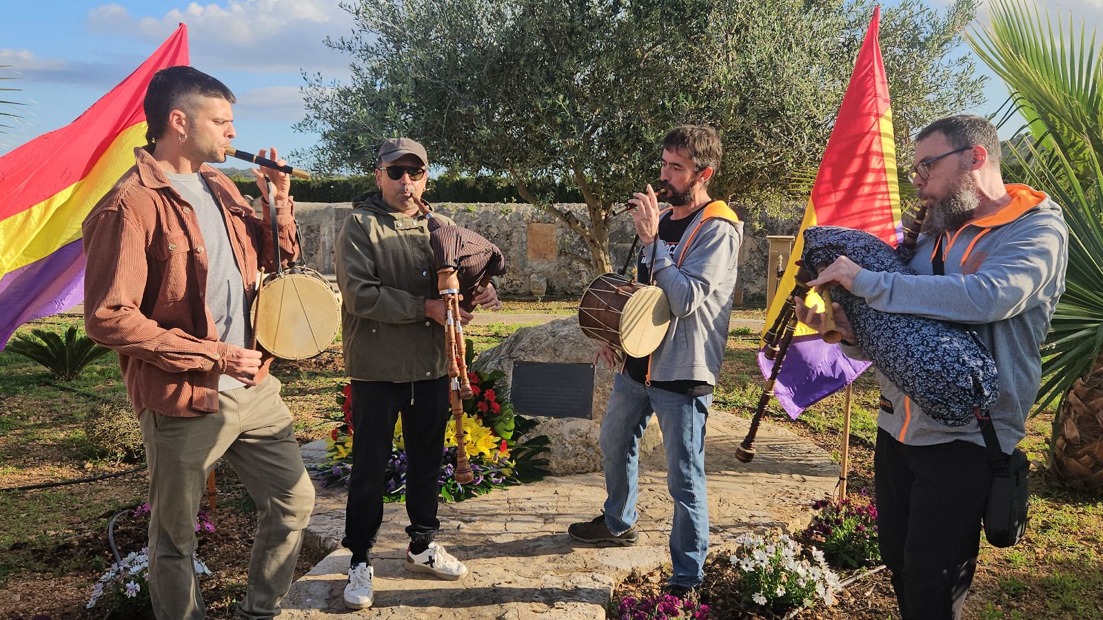 Imágenes del homenaje a las víctimas del golpe de Estado franquista en Santa Maria