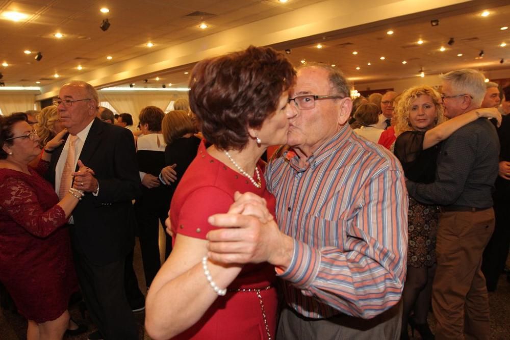 Almuerzo y baile por el Día de los Enamorados en el Club de Mayores de Cartagena