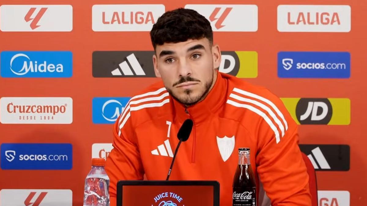 Isaac Romero en la rueda de prensa intersemanal del Sevilla FC tras el parón internacional