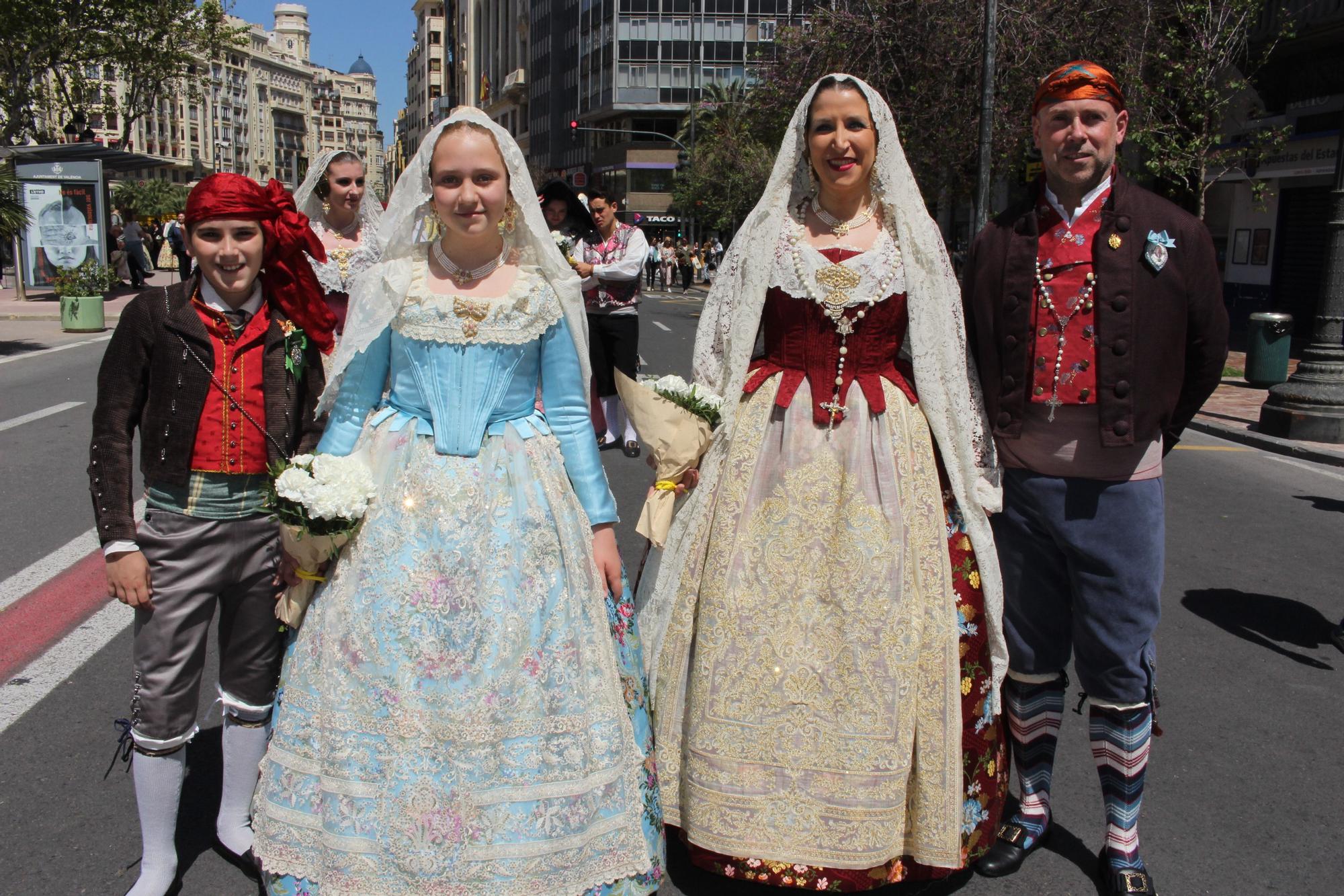 El desfile de falleras mayores en la Ofrenda a San Vicente Ferrer