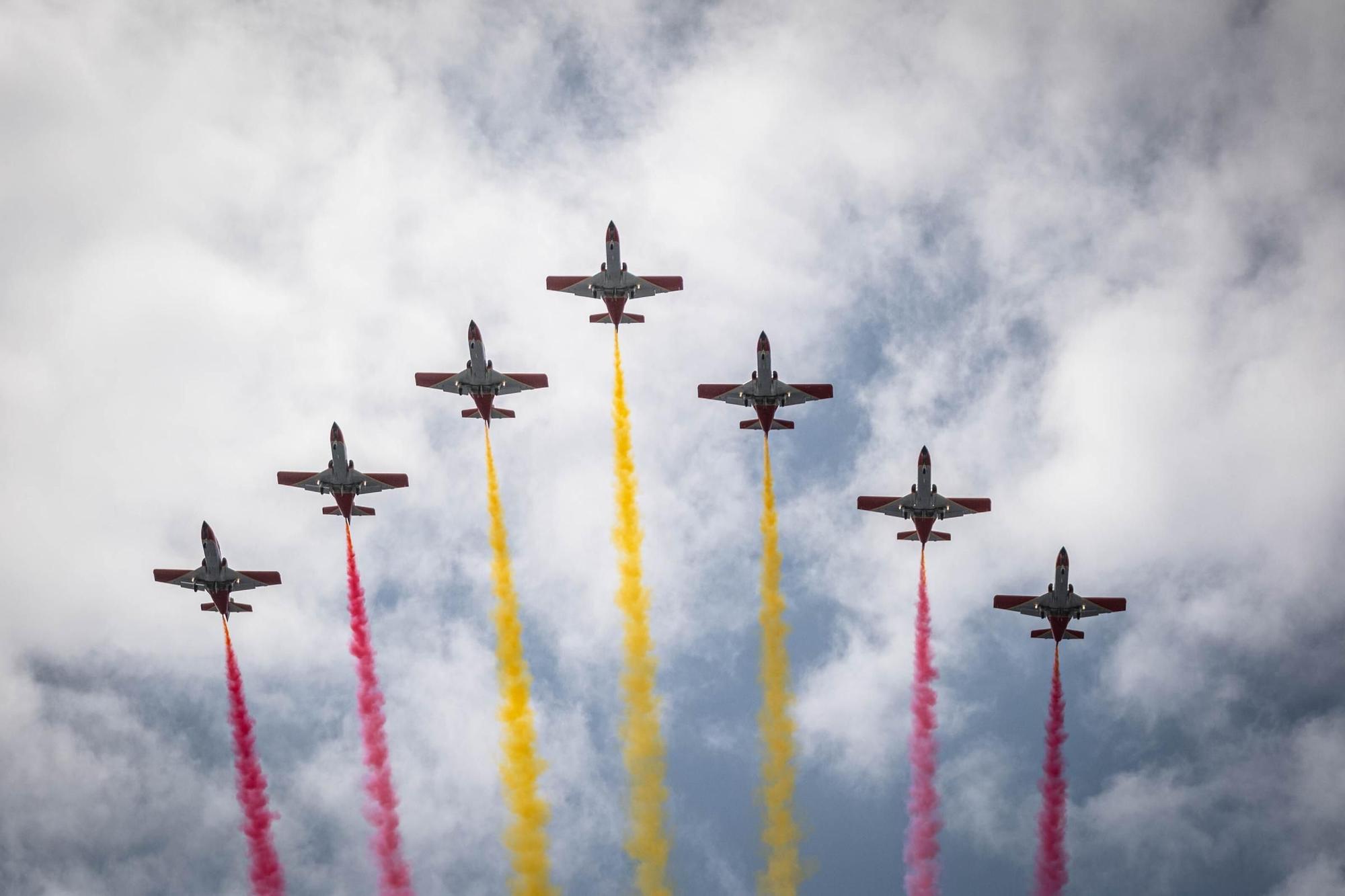 Las mejores imágenes del desfile militar de las Fuerzas Armadas en Tenerife con la presencia de Sus Majestades los Reyes