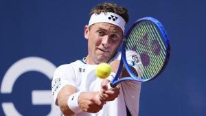 El tenista noruego Casper Ruud durante su partido de primera ronda contra el tenista colombiano Daniel Elahi Galan en el Barcelona Open Banc Sabadell. EFE/Alejandro García