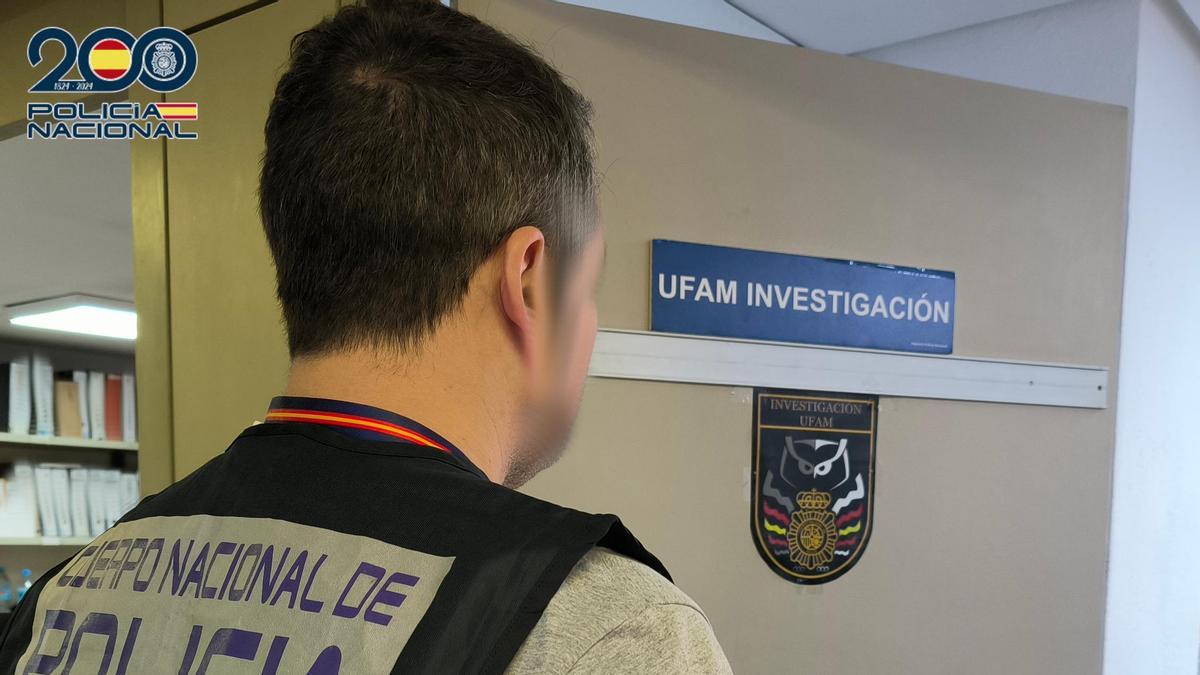 Un agente de la Ufam de la Policía Nacional.