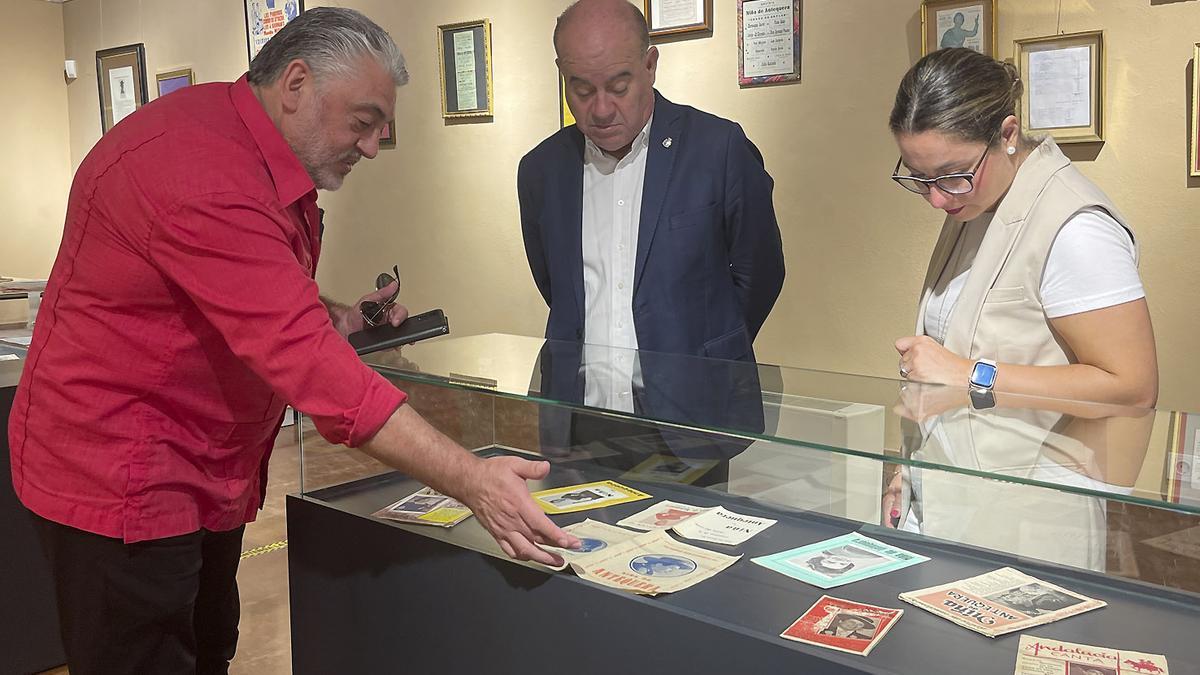 La sala de exposiciones “Antonio Montiel” del Ayuntamiento de Antequera acoge la exposición “La Niña de Antequera: Memoria de una Cantaora”.