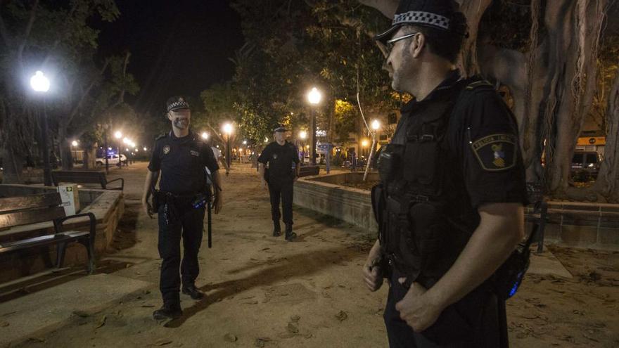 Agentes de la Policía Local en Hogueras pasadas