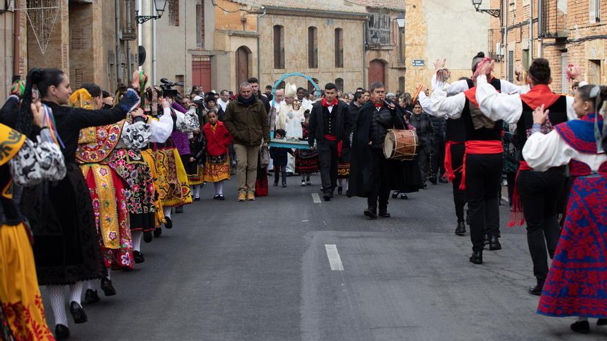 GALERÍA | Venialbo vibra con el Baile del Niño