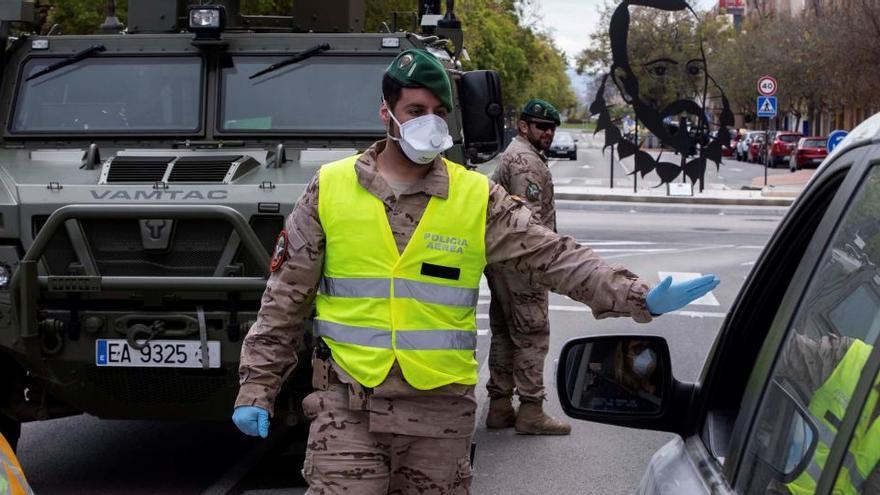 Militares controlan el tráfico.