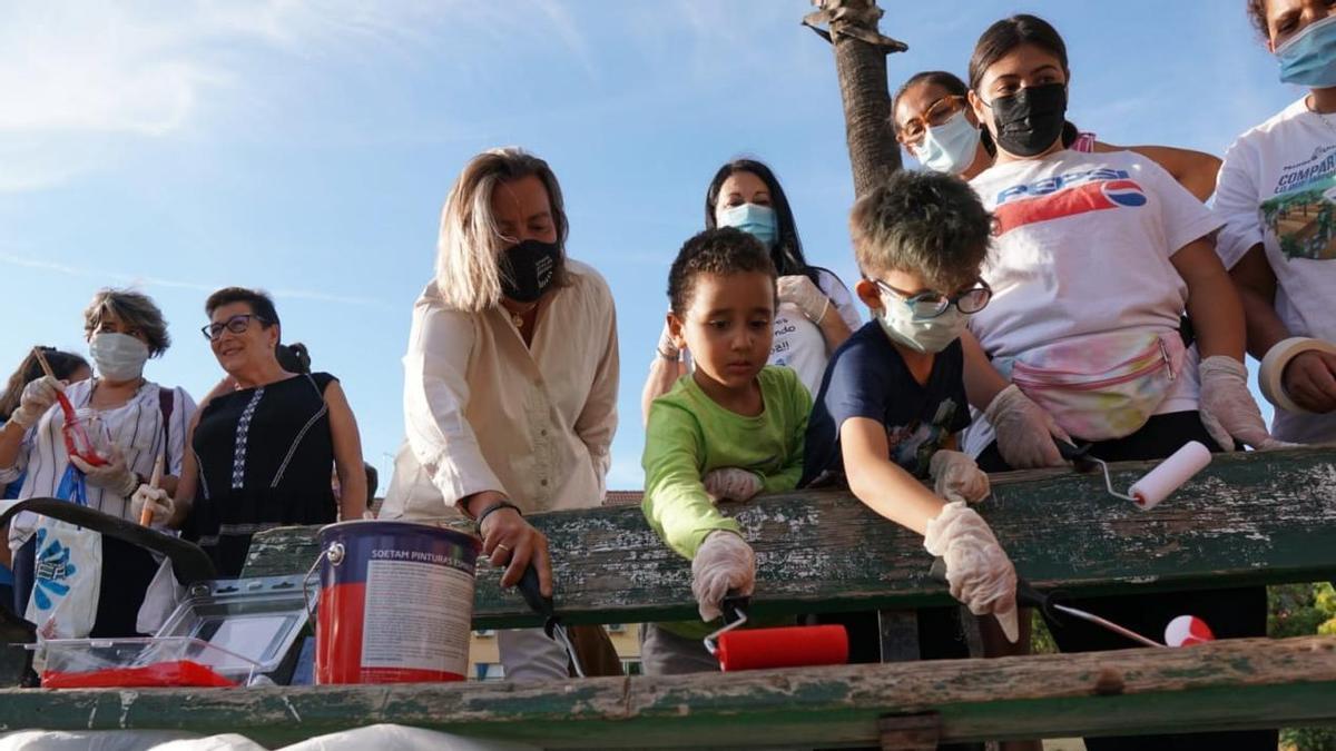 Albás, con algunos de los niños participantes en la iniciativa.