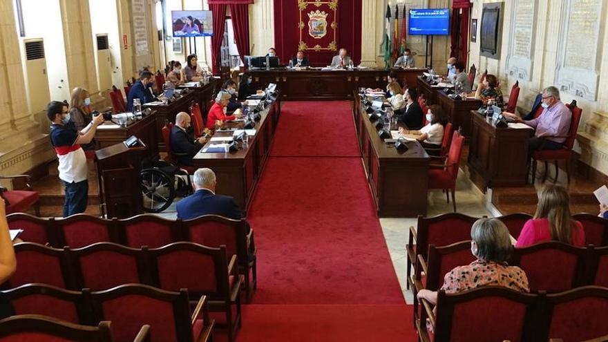 Pleno de Málaga celebrado ayer, el primero presencial tras el confinamiento.