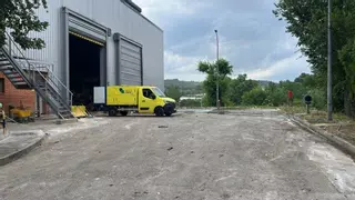 Es liquida la brossa acumulada a l'aire lliure a la incineradora de Campdorà