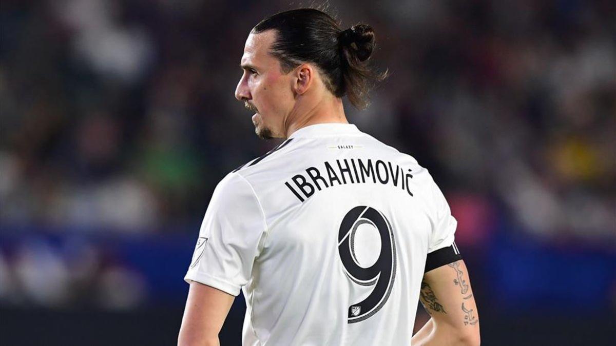 Con 37 años, Zlatan Ibrahimovic sigue siendo objetivo del fútbol europeo