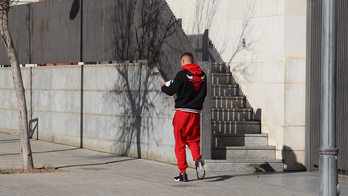 El padre de los menores después de ser detenido tras dar positivo el bebé.