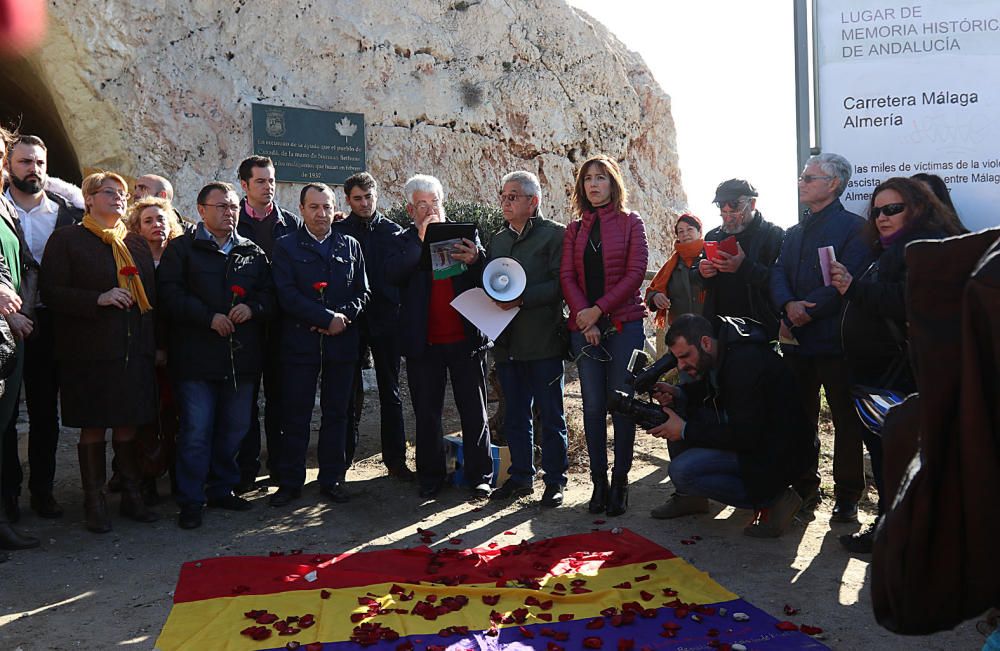 Homenaje a las víctimas de la desbandá en el Peñón del Cuervo