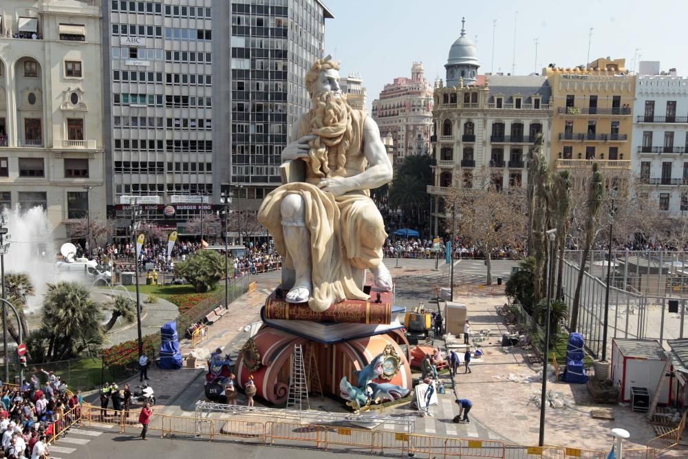 2014: "El decàlec del valencià" Artista: Manolo García Ramírez