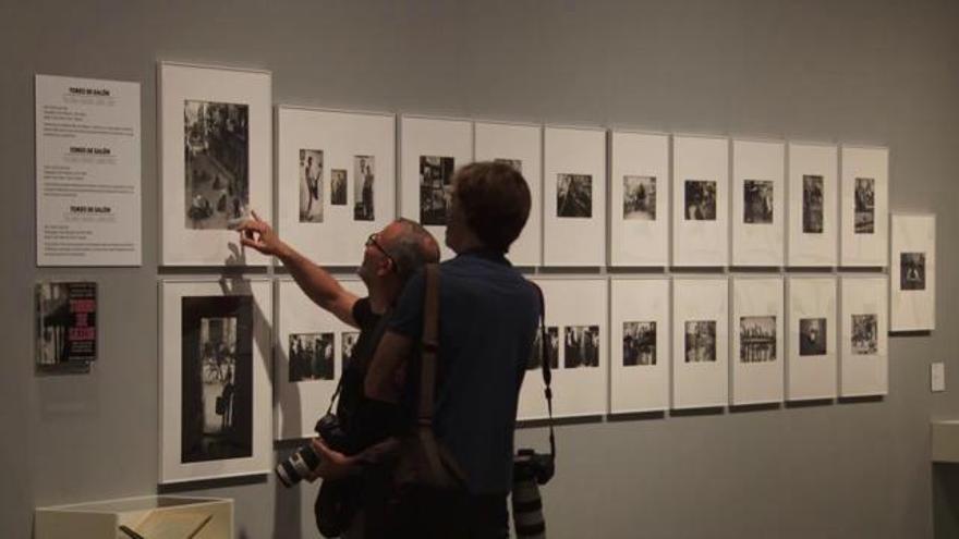 El MNAC dedica la primera gran retrospectiva a la fotografia «útil» d’Oriol Maspons