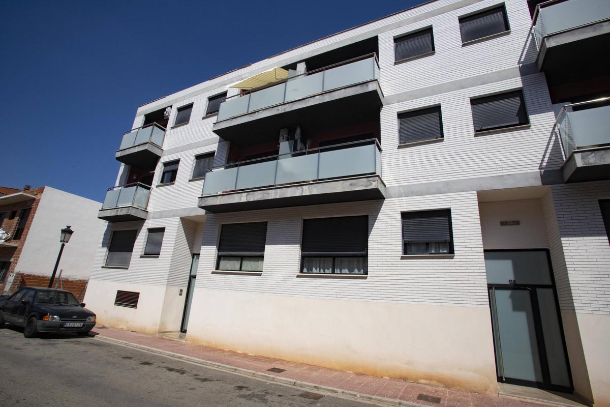 Bloque de viviendas en la calle Verge dels Dolors de Llocnou d'en Fenollet.