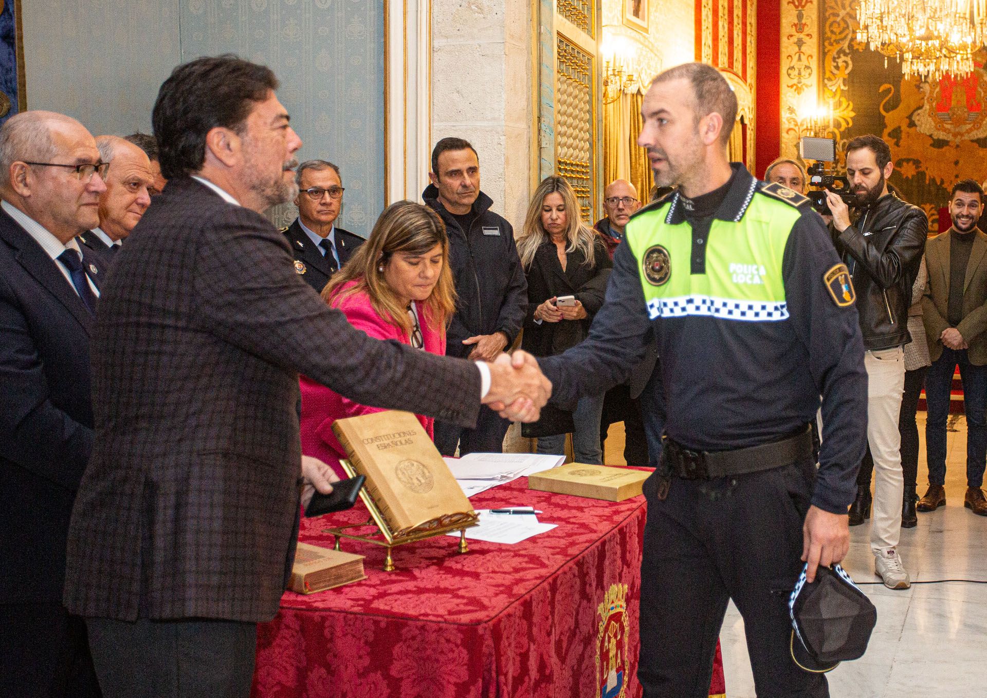 Toma de posesión de 22 Policías Locales y 15 Bomberos