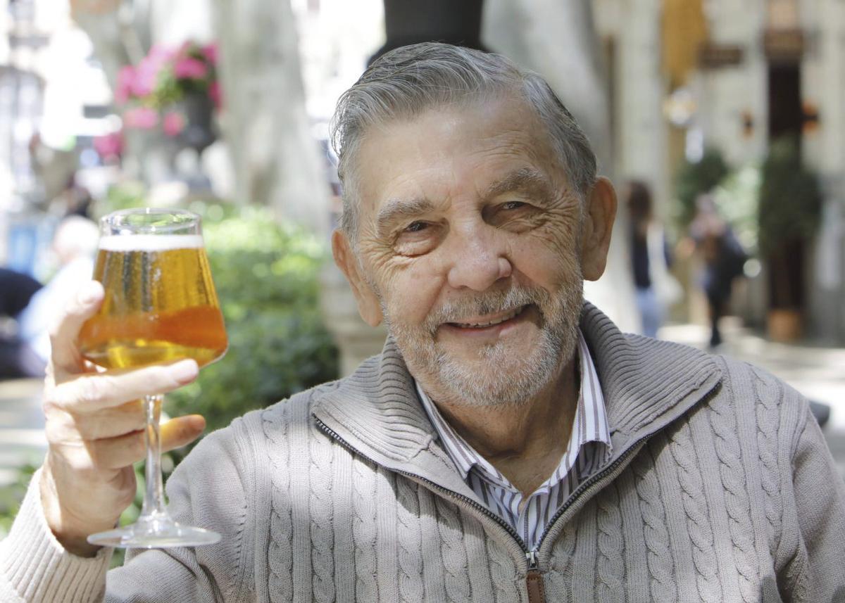 Frisch vom Fass gezapft: Antonio Ferrer hat ein bewegtes Leben hinter sich. | FOTO: NELE BENDGENS