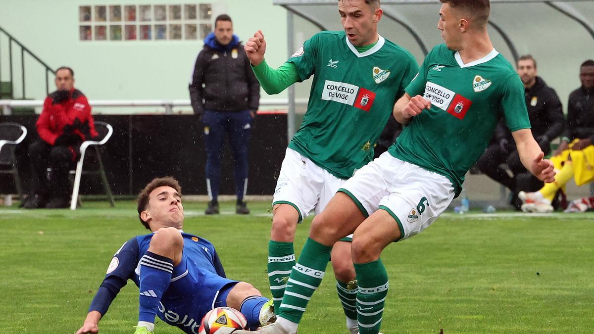 Partido entre el Coruxo y el Vetusta en O Vao.