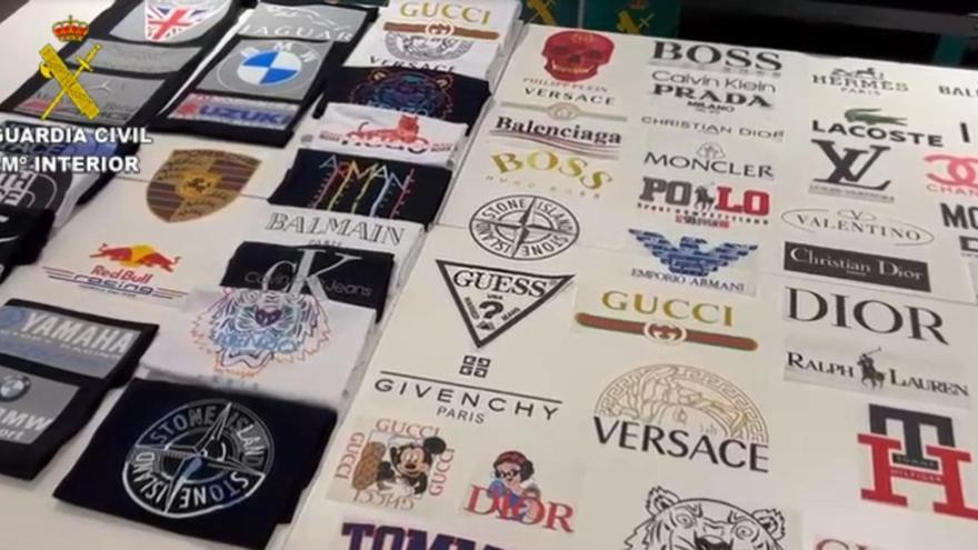 La Guardia Civil desmantela el mayor taller de falsificación de camisetas en Mallorca