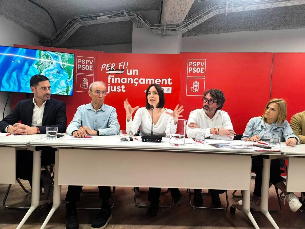 La líder del PSPV Diana Morant interviene ante el Consell Territorial de su partido con Cipria Císcar, Vicent Mascarell y Carlos Fernandez Bielsa a sus lados